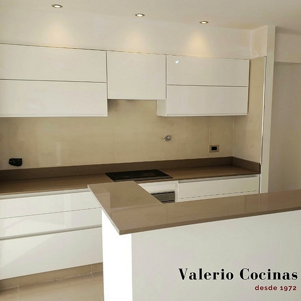 mueble de cocina laqueado blanco
